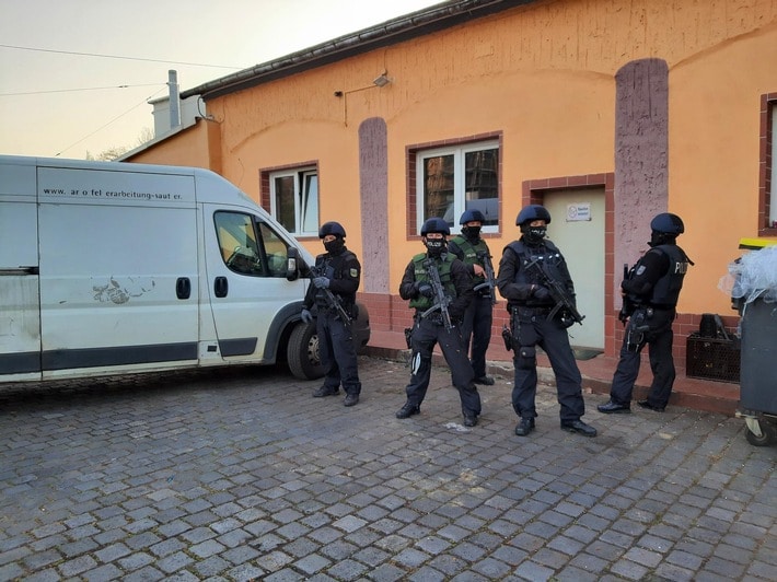 BPOLI L Beihilfe Zur Unerlaubten Einreise Bzw Zum Unerlaubten bpoli-l-beihilfe-zur-unerlaubten-einreise-bzw-zum-unerlaubten